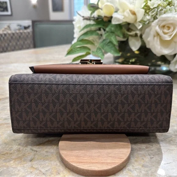 ❗️SOLD ❗️Michael Kors Lita Medium Monogram Shoulder Crossbody Bag - Picture 4 of 12